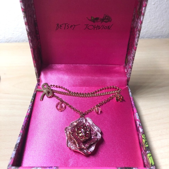 Betsey Johnson Rose Necklace ✨ (Brand New) - Picture 2 of 3